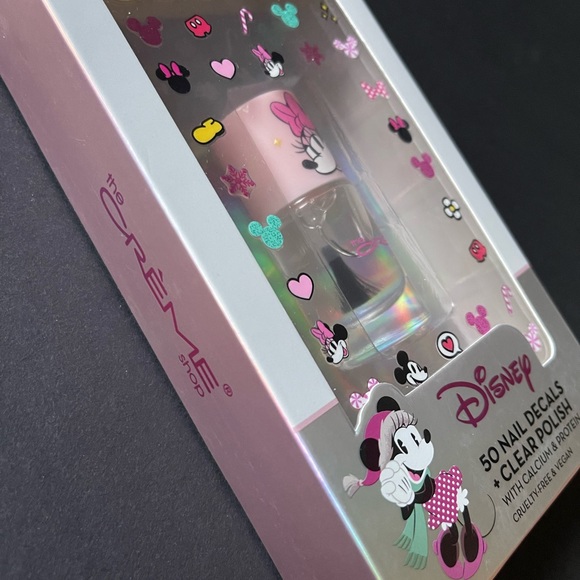 💅🏽 The Crème Shop x Disney holiday nail decals & clear polish. - Picture 3 of 5